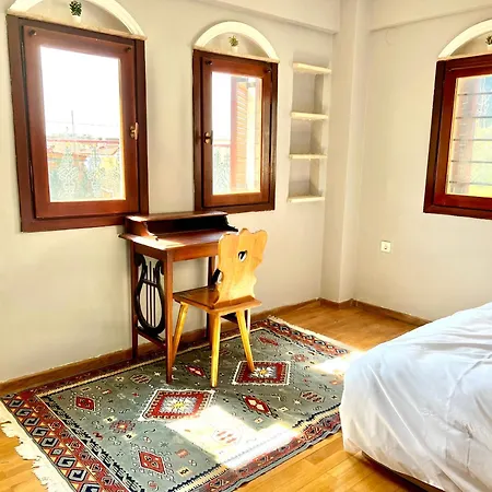 Elia Old Town Apartment